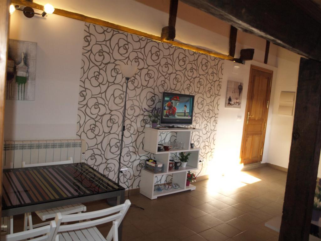 Entrehoces Plaza Mayor Apartment